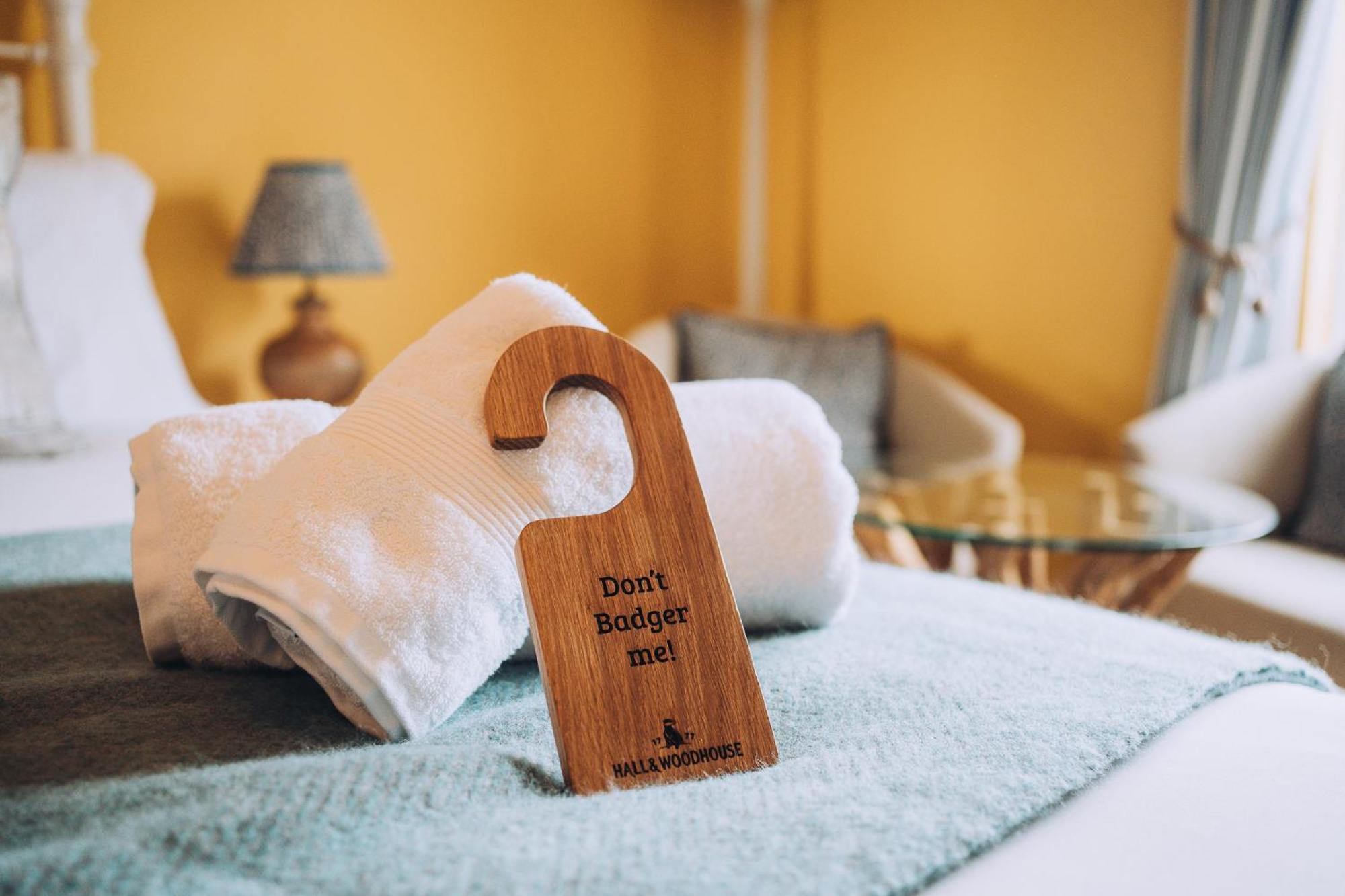 Dolphin Hotel Beer Ngoại thất bức ảnh